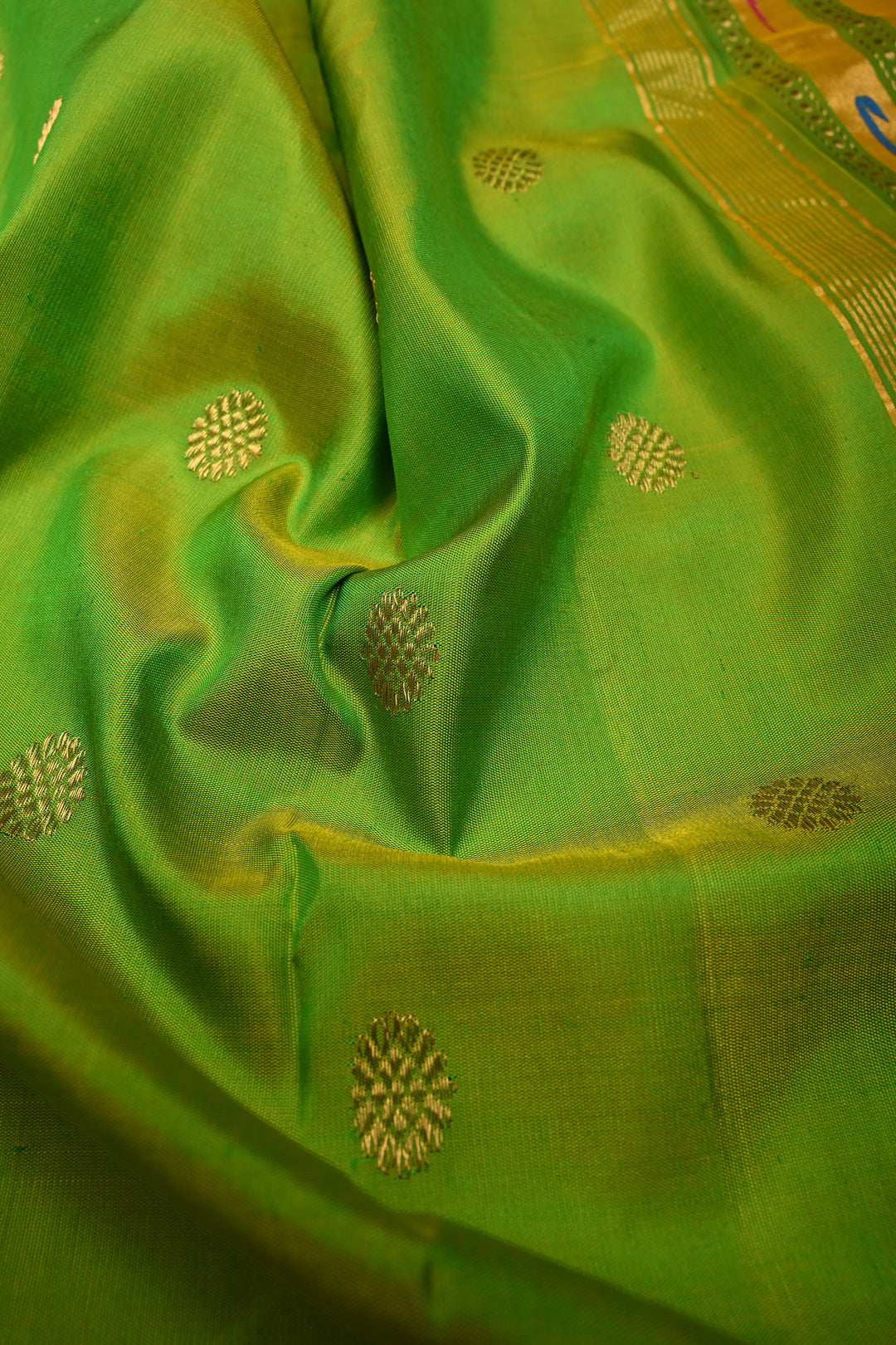 Green Dual tone pure gadwal Silk saree with zari butta and zari border | SILK MARK CERTIFIED