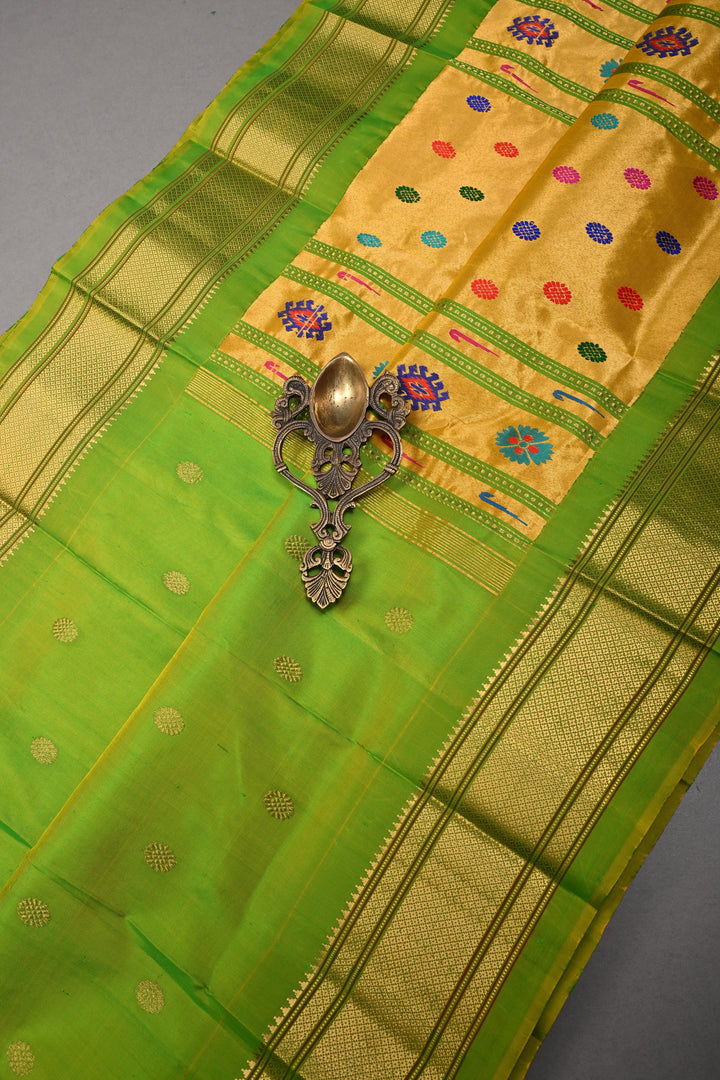 Green Dual tone pure gadwal Silk saree with zari butta and zari border | SILK MARK CERTIFIED