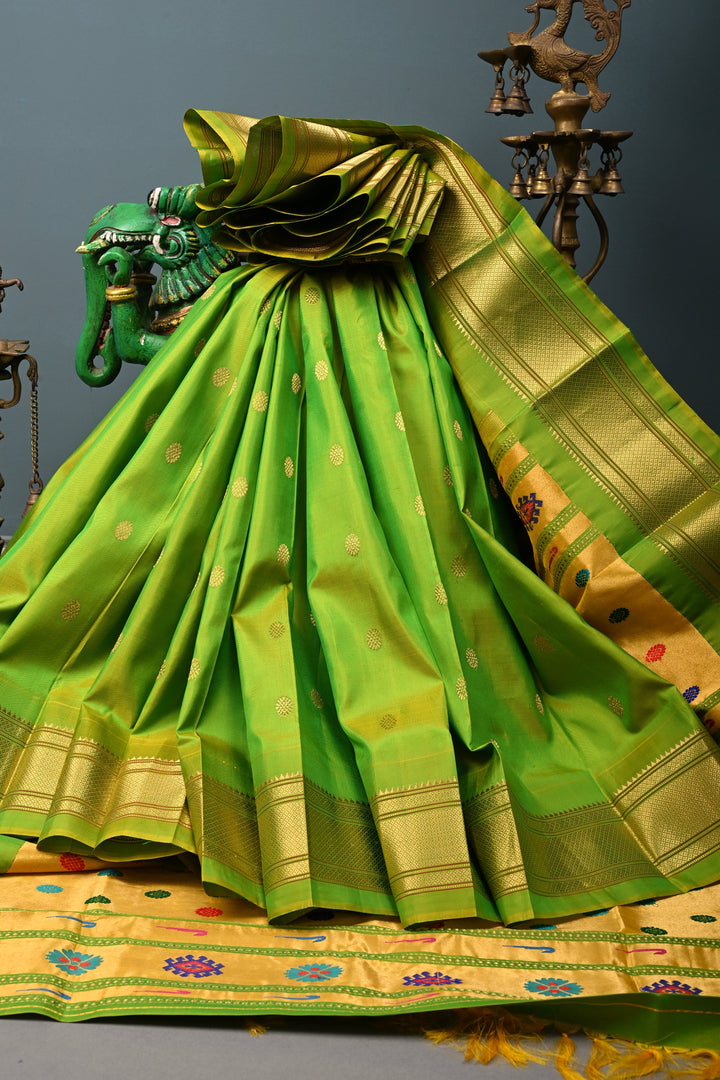 Green Dual tone pure gadwal Silk saree with zari butta and zari border | SILK MARK CERTIFIED