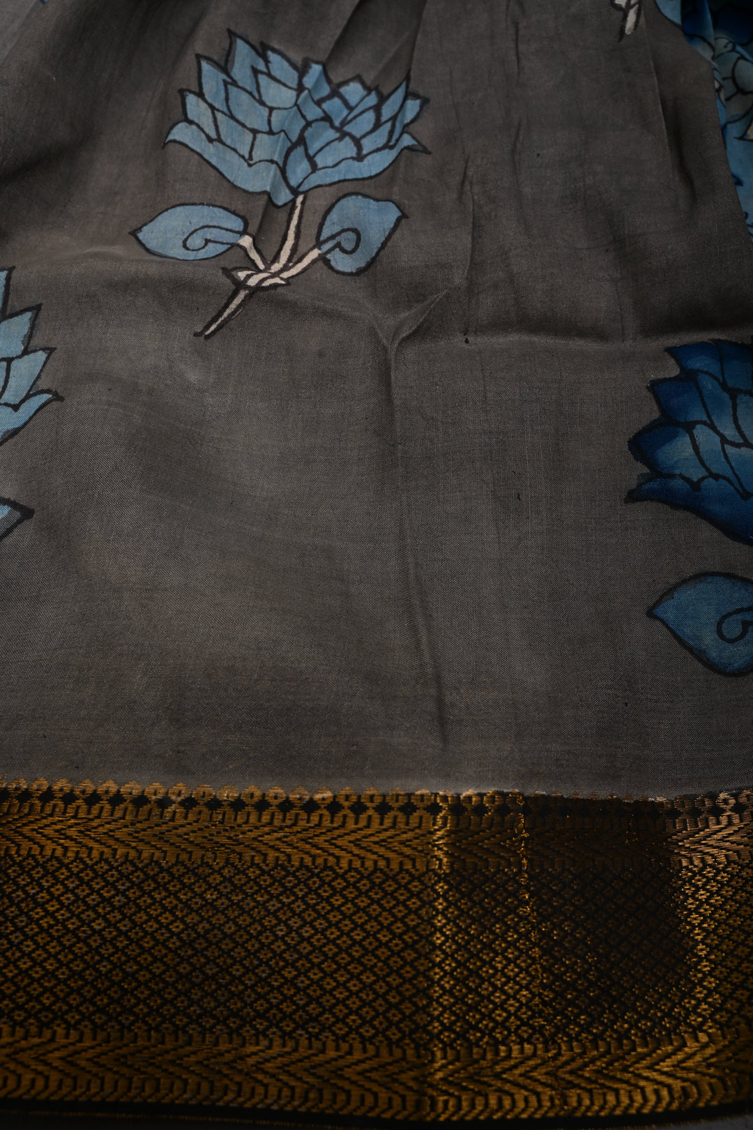 Floral Theme  : Authentic Pen Kalamkari on Pure Mangalagiri Silk Cotton Saree with Contrast Zari Border | SHOBITAM