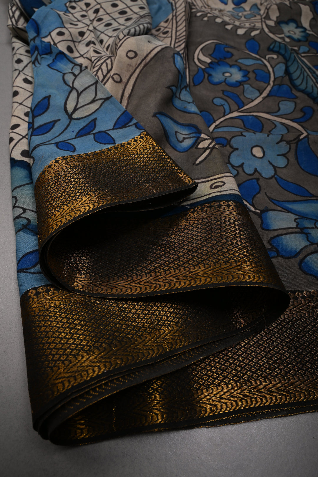 Floral Theme  : Authentic Pen Kalamkari on Pure Mangalagiri Silk Cotton Saree with Contrast Zari Border | SHOBITAM