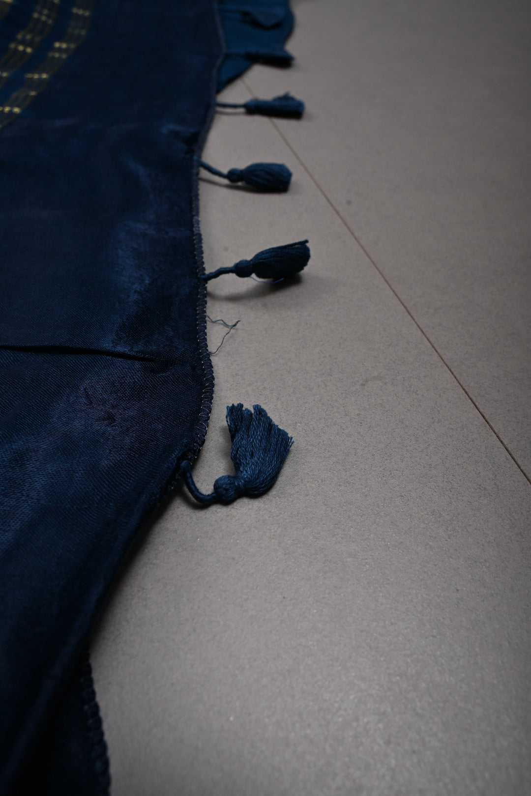 Dark Teal Borderless Modal Silk Saree with Lagda Patta Crushed Pallu | SHOBITAM