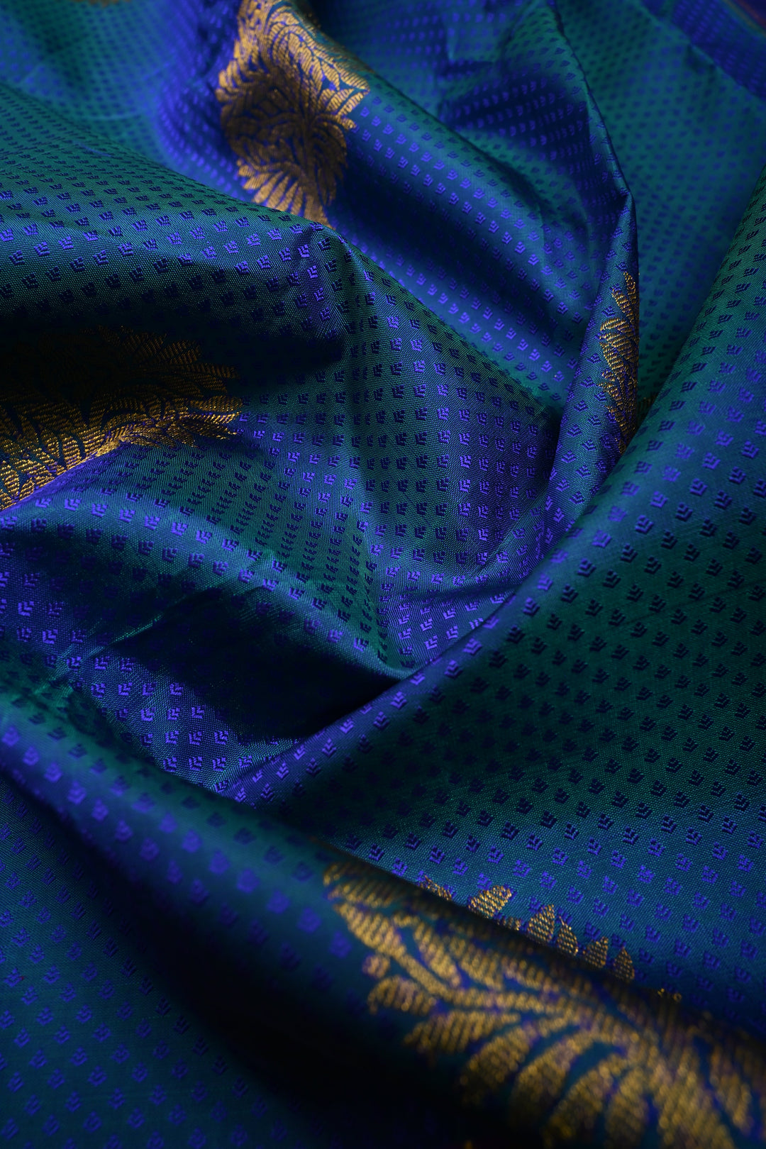 Blue-Green Dual Tone Brocade on Pure Kanjivaram Silk Handloom Saree with Zari Buttas and Contrast Zari Border | SILK MARK CERTIFIED | SHOBITAM