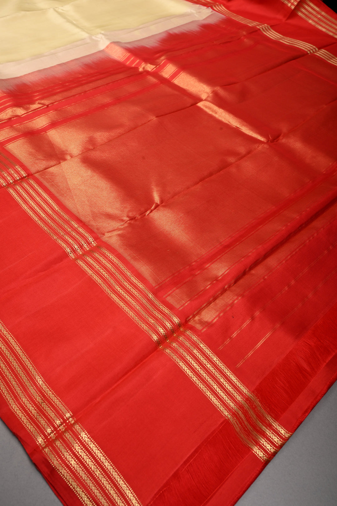 Cream Gadwal Silk Saree with Contrast Rettaipet Zari Border | SILK MARK CERTIFIED | SHOBITAM