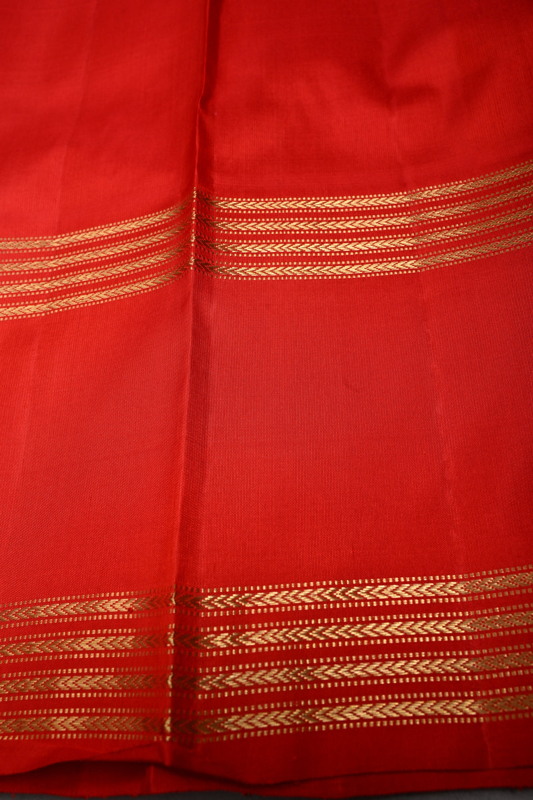 Cream Gadwal Silk Saree with Contrast Rettaipet Zari Border | SILK MARK CERTIFIED | SHOBITAM