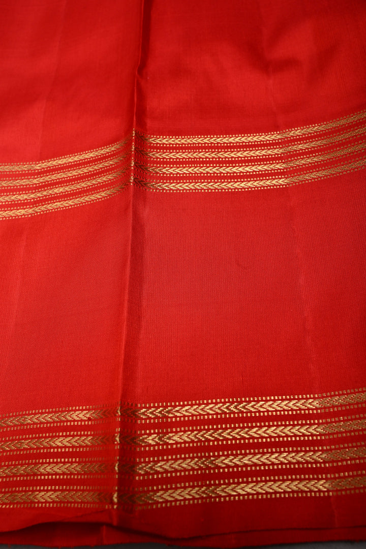 Cream Gadwal Silk Saree with Contrast Rettaipet Zari Border | SILK MARK CERTIFIED | SHOBITAM