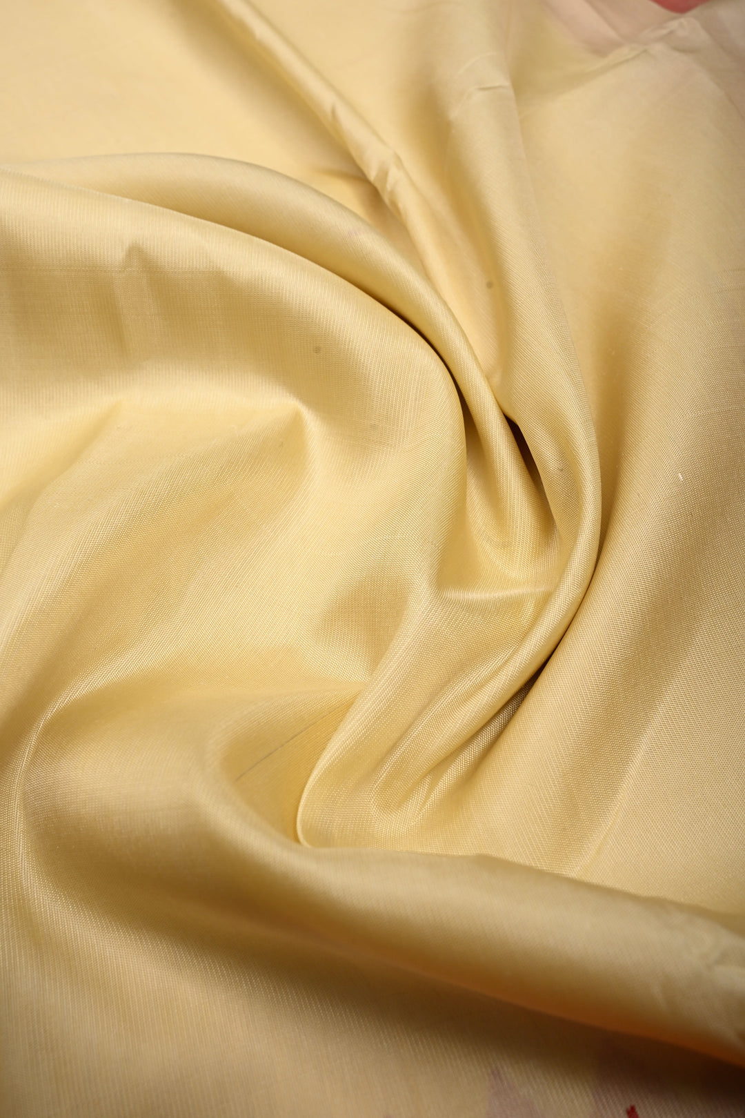 Cream Gadwal Silk Saree with Contrast Rettaipet Zari Border | SILK MARK CERTIFIED | SHOBITAM