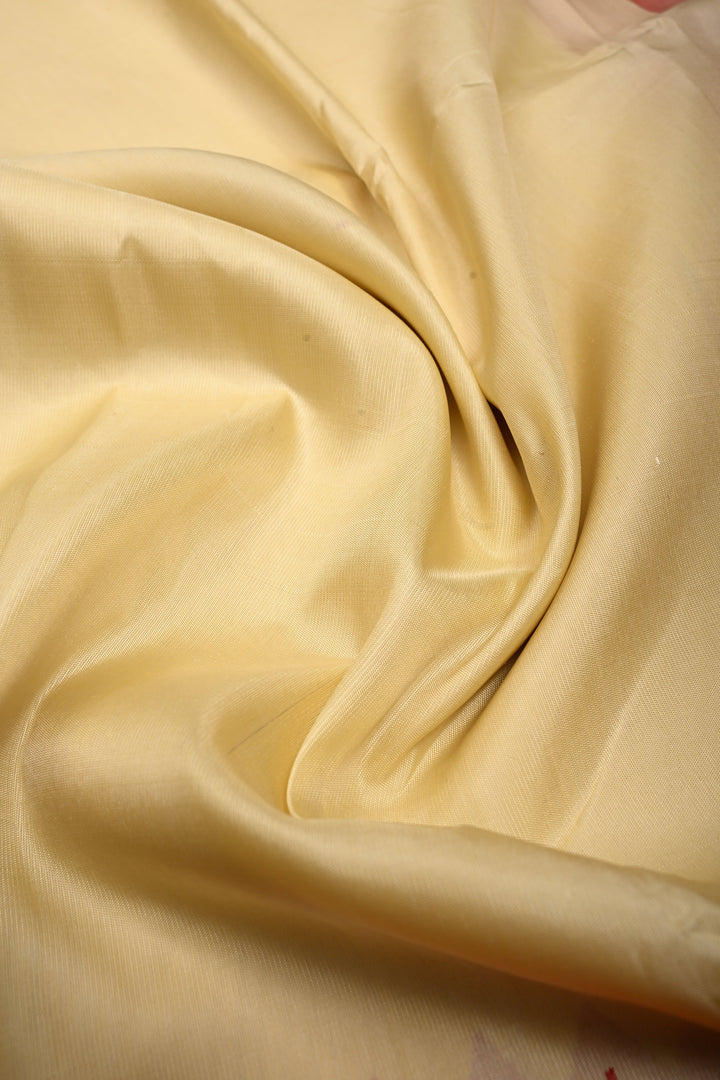 Cream Gadwal Silk Saree with Contrast Rettaipet Zari Border | SILK MARK CERTIFIED | SHOBITAM