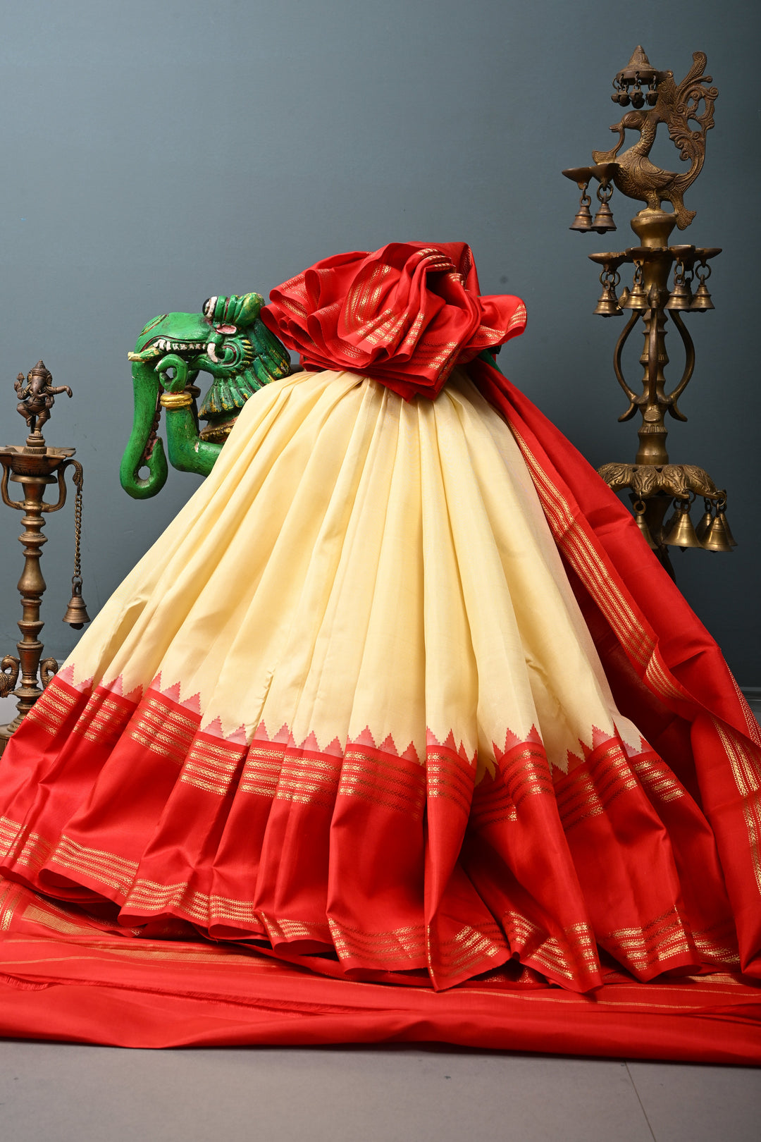 Cream Gadwal Silk Saree with Contrast Rettaipet Zari Border | SILK MARK CERTIFIED | SHOBITAM