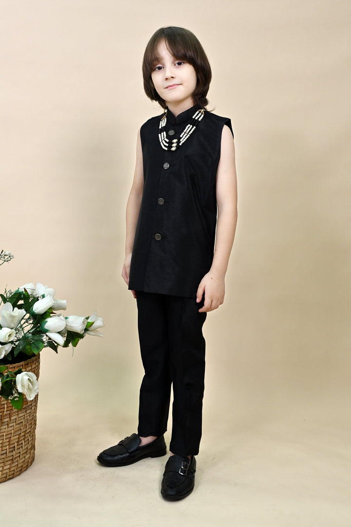 Boys Silk Blend Zigzag Jacquard Embroidered Sherwani Set - Black | SHOBITAM