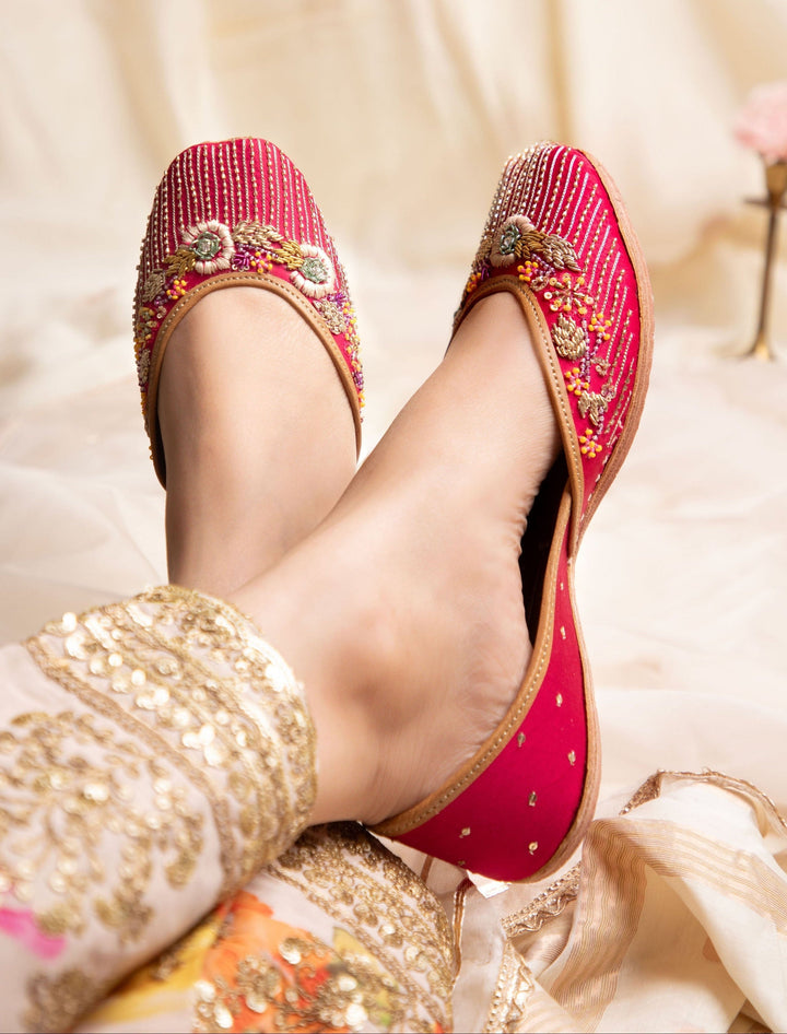 JASHN Floral Embroidery Pink Juttis