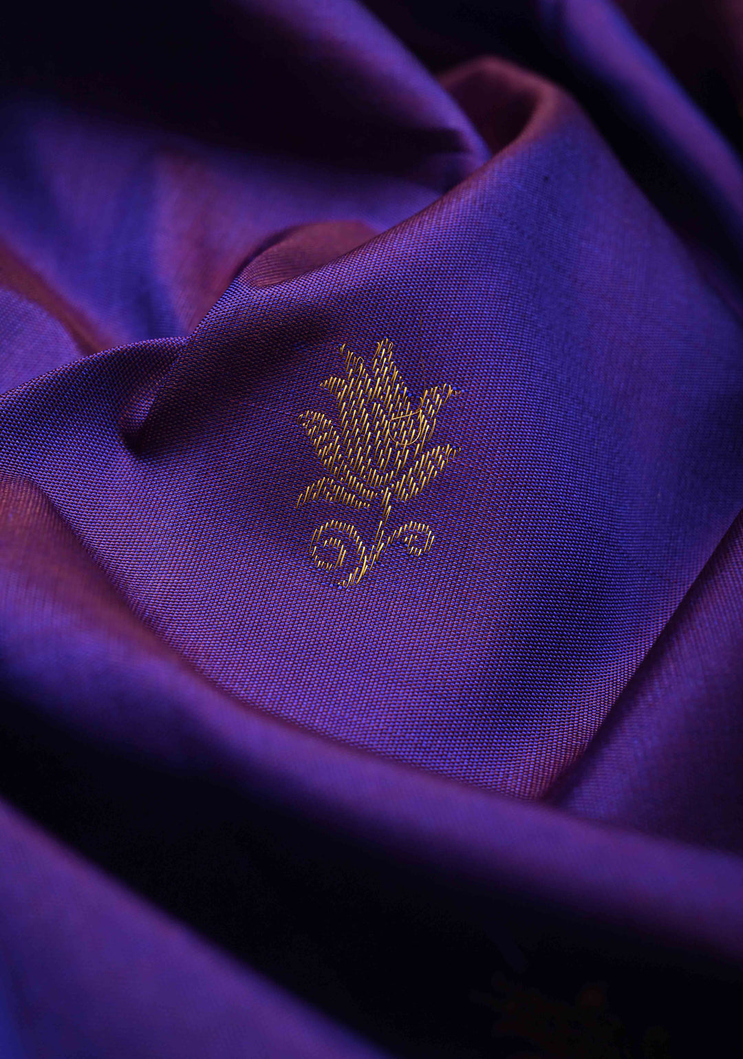 Purple Dual Tone Kanjivaram Silk Saree with Zari Buttas and Bullock Cart Procession Zari Border | SILK MARK CERTIFIED