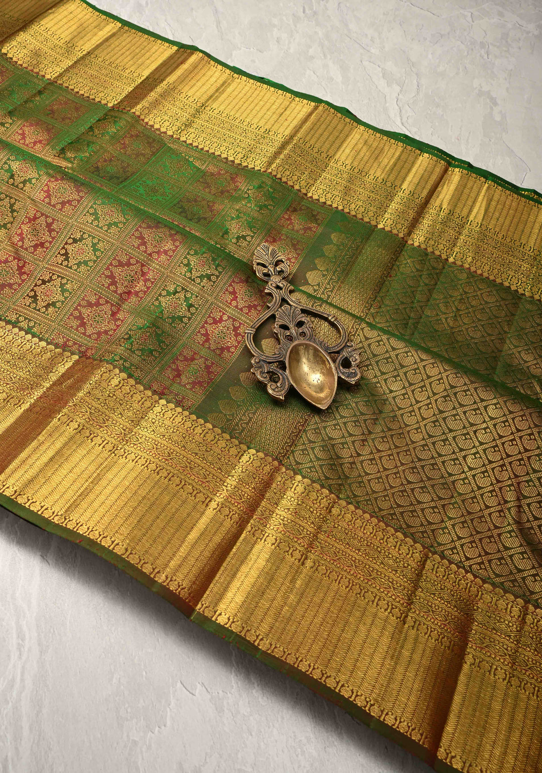 Maadular Green Red Pure Kanjivaram Silk Saree with Geomatric Brocade and Zari Border | SILK MARK CERTIFIED
