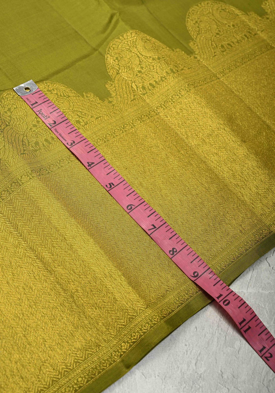 Mehendi Green Pure Kanjivaram Silk Saree with Zari Buttas and Vanasingaram  Zari Border | SILK MARK CERTIFIED