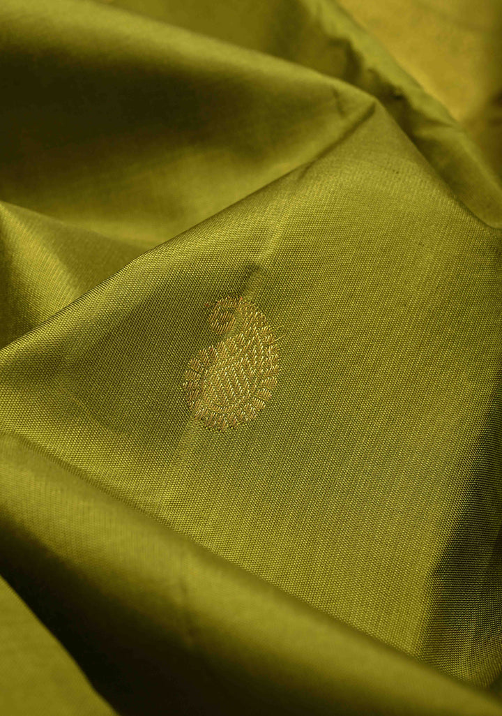 Mehendi Green Pure Kanjivaram Silk Saree with Zari Buttas and Vanasingaram  Zari Border | SILK MARK CERTIFIED