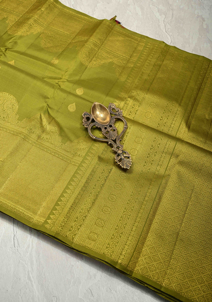 Mehendi Green Pure Kanjivaram Silk Saree with Zari Buttas and Vanasingaram  Zari Border | SILK MARK CERTIFIED