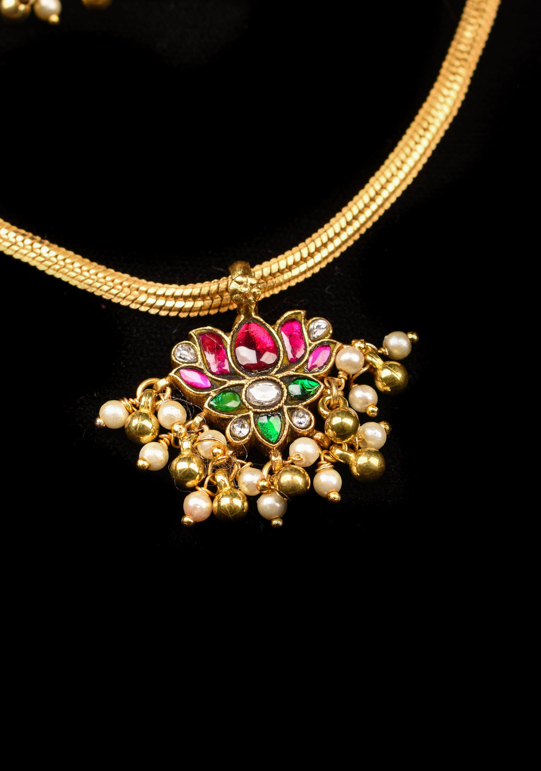 Minimalistic Lotus Design necklace set