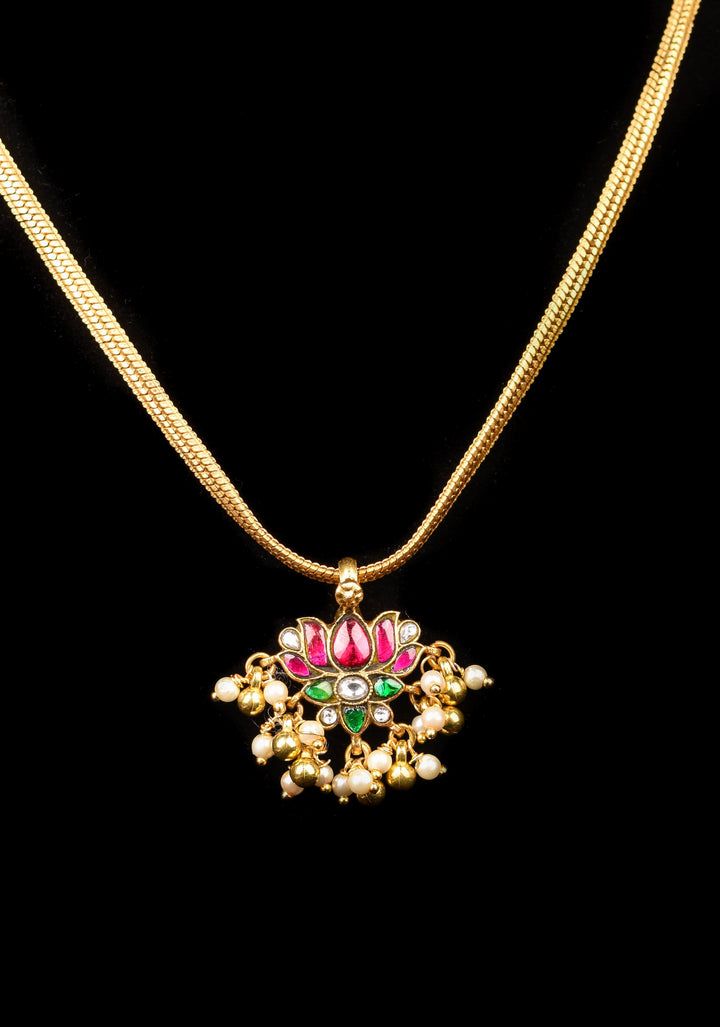 Minimalistic Lotus Design necklace set