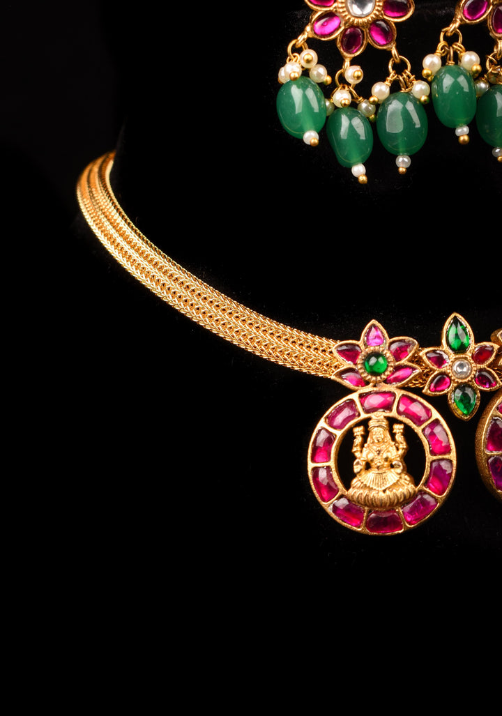 Twin Lakshmi Kemp Pendant Minimalistic Design Necklace with earrings