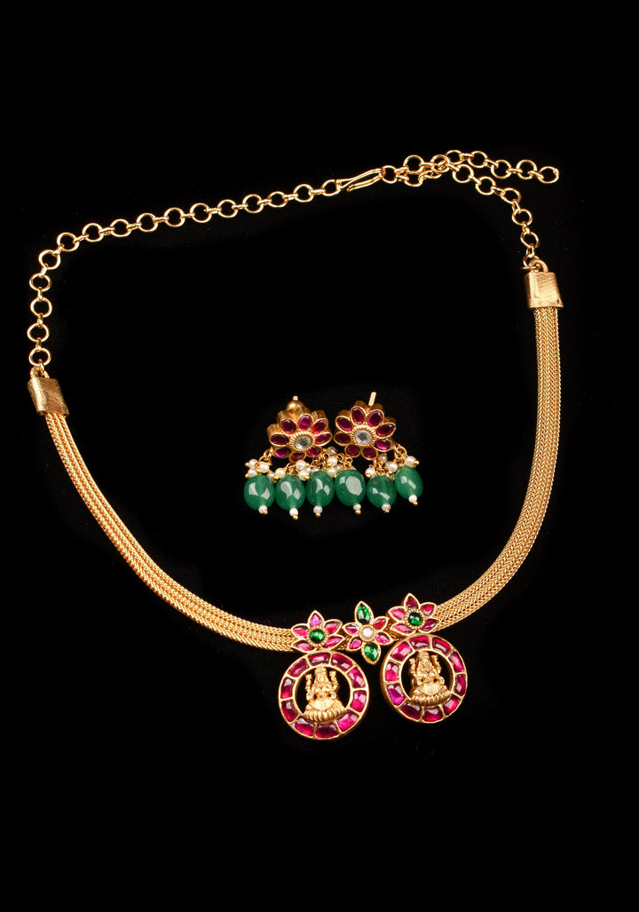 Twin Lakshmi Kemp Pendant Minimalistic Design Necklace with earrings
