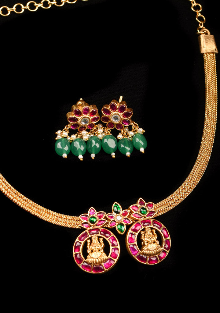 Twin Lakshmi Kemp Pendant Minimalistic Design Necklace with earrings