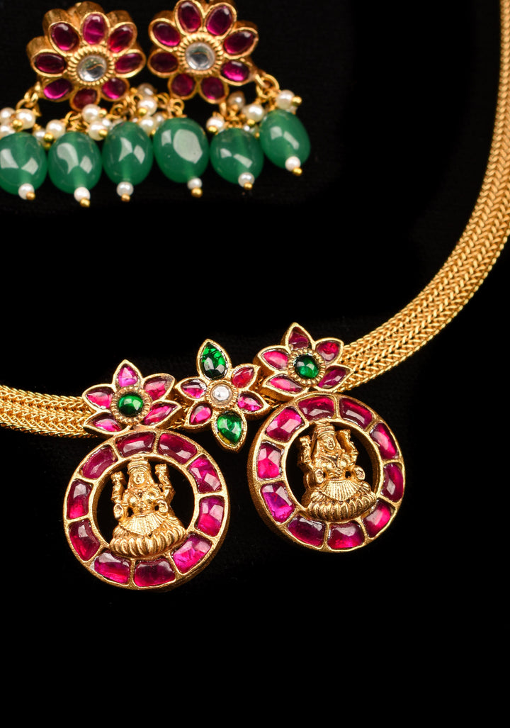 Twin Lakshmi Kemp Pendant Minimalistic Design Necklace with earrings