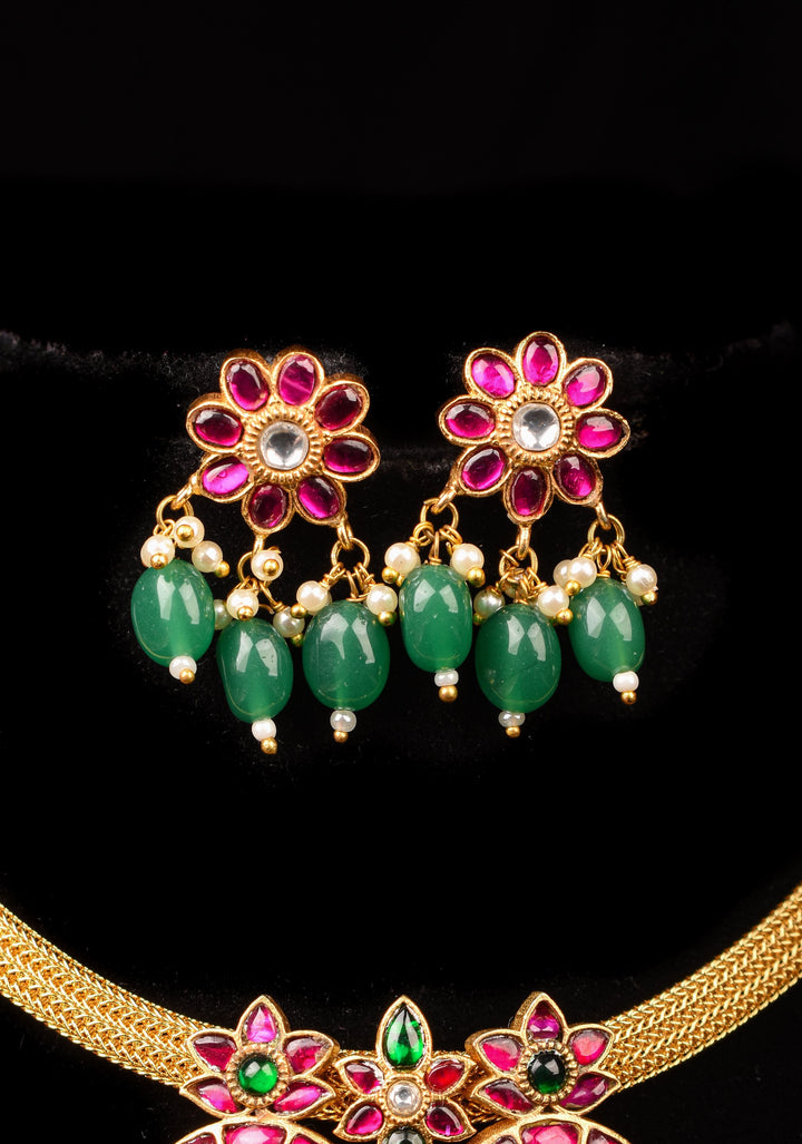 Twin Lakshmi Kemp Pendant Minimalistic Design Necklace with earrings