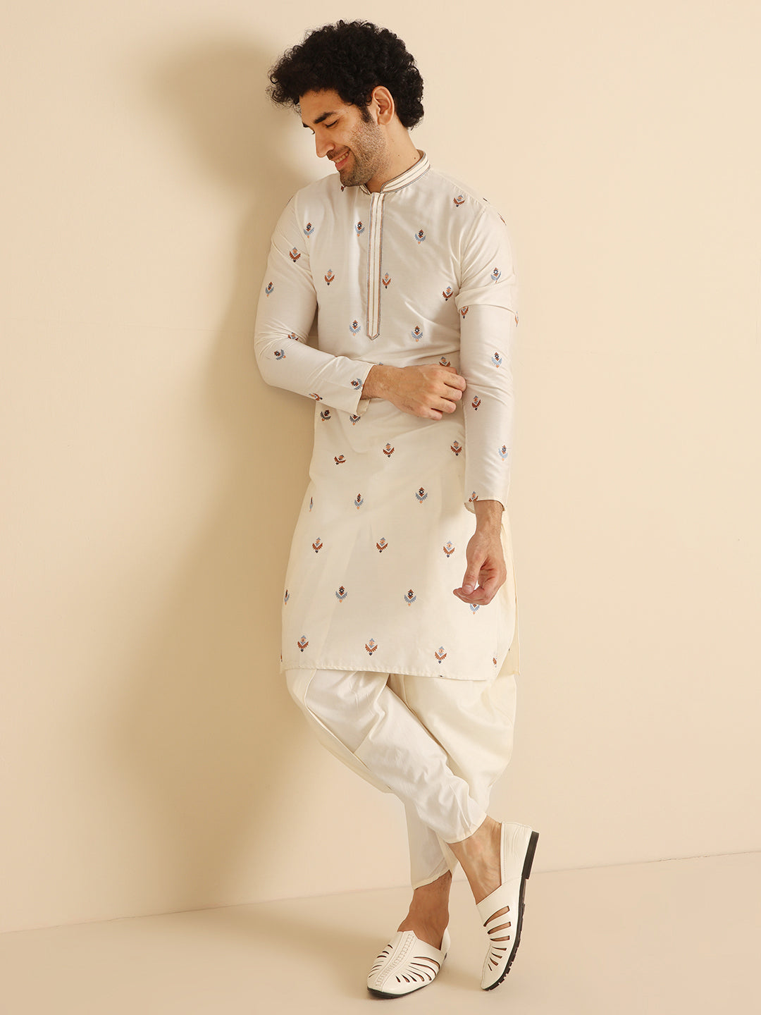 Cream Silk Blend Embroidered Kurta | SHOBITAM