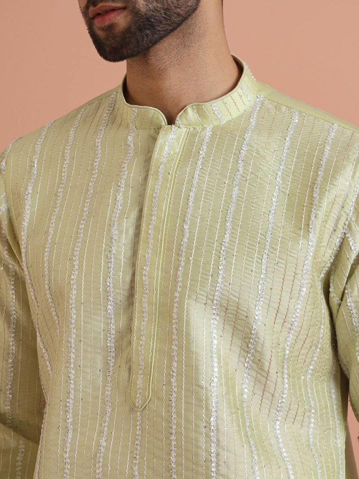 Men Green Embroidered Kurta | SHOBITAM