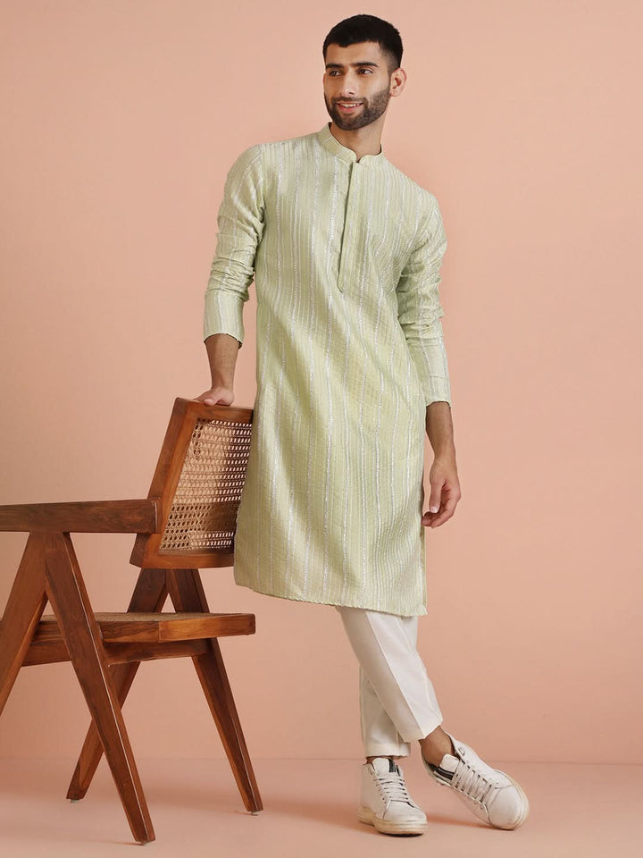Men Green Embroidered Kurta | SHOBITAM