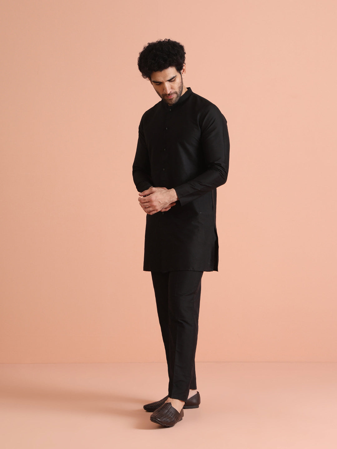 Men Black Regular Fit Solid Kurta | SHOBITAM