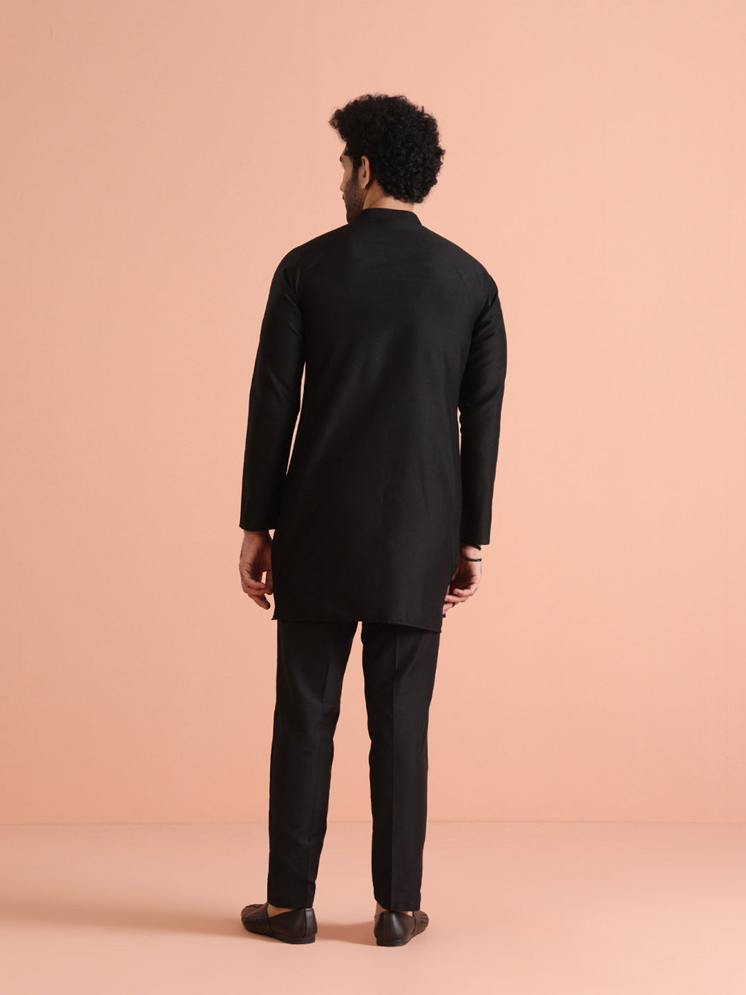 Men Black Regular Fit Solid Kurta | SHOBITAM
