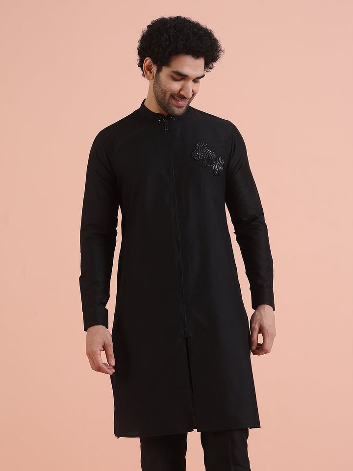 Men Black Solid Kurta with Patch Work | SHOBITAM