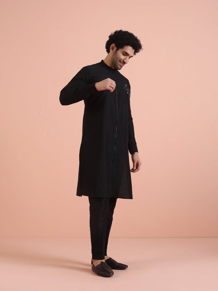 Men Black Solid Kurta with Patch Work | SHOBITAM