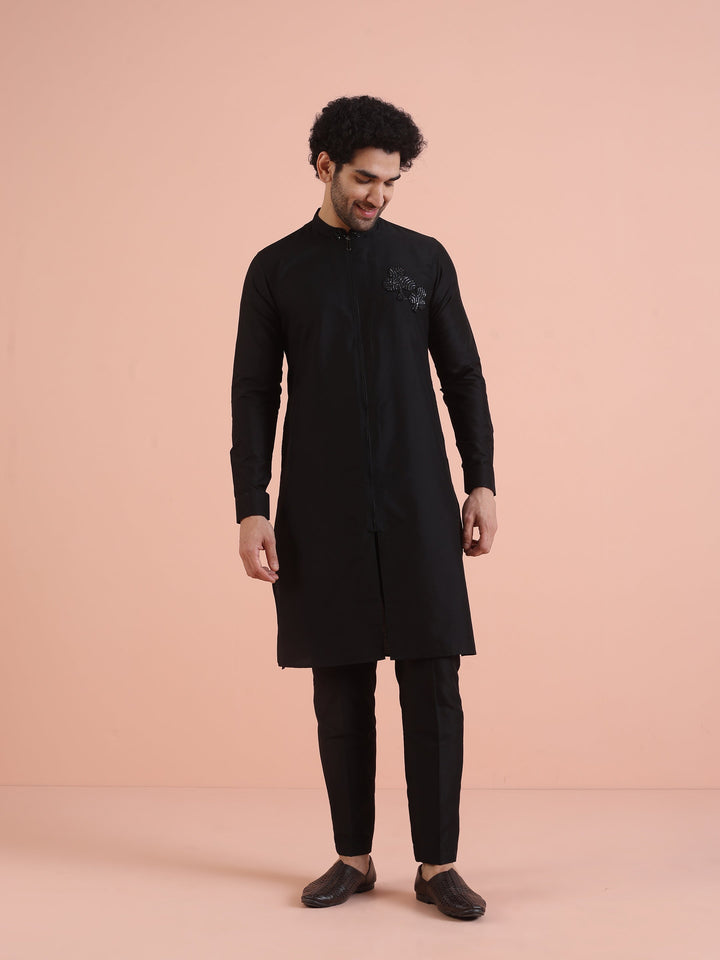 Men Black Solid Kurta with Patch Work | SHOBITAM