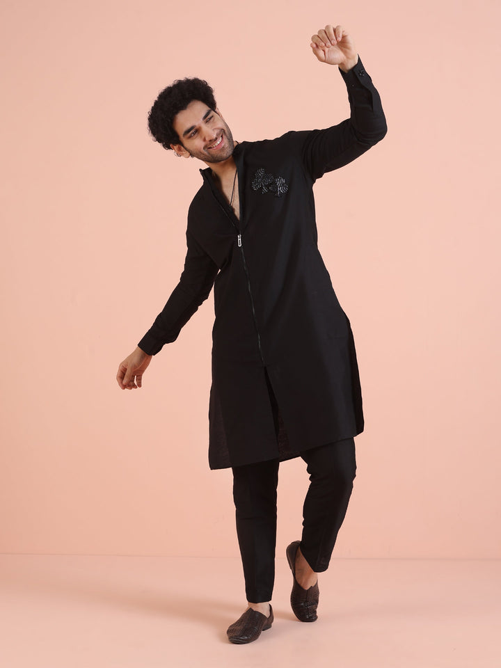 Men Black Solid Kurta with Patch Work | SHOBITAM