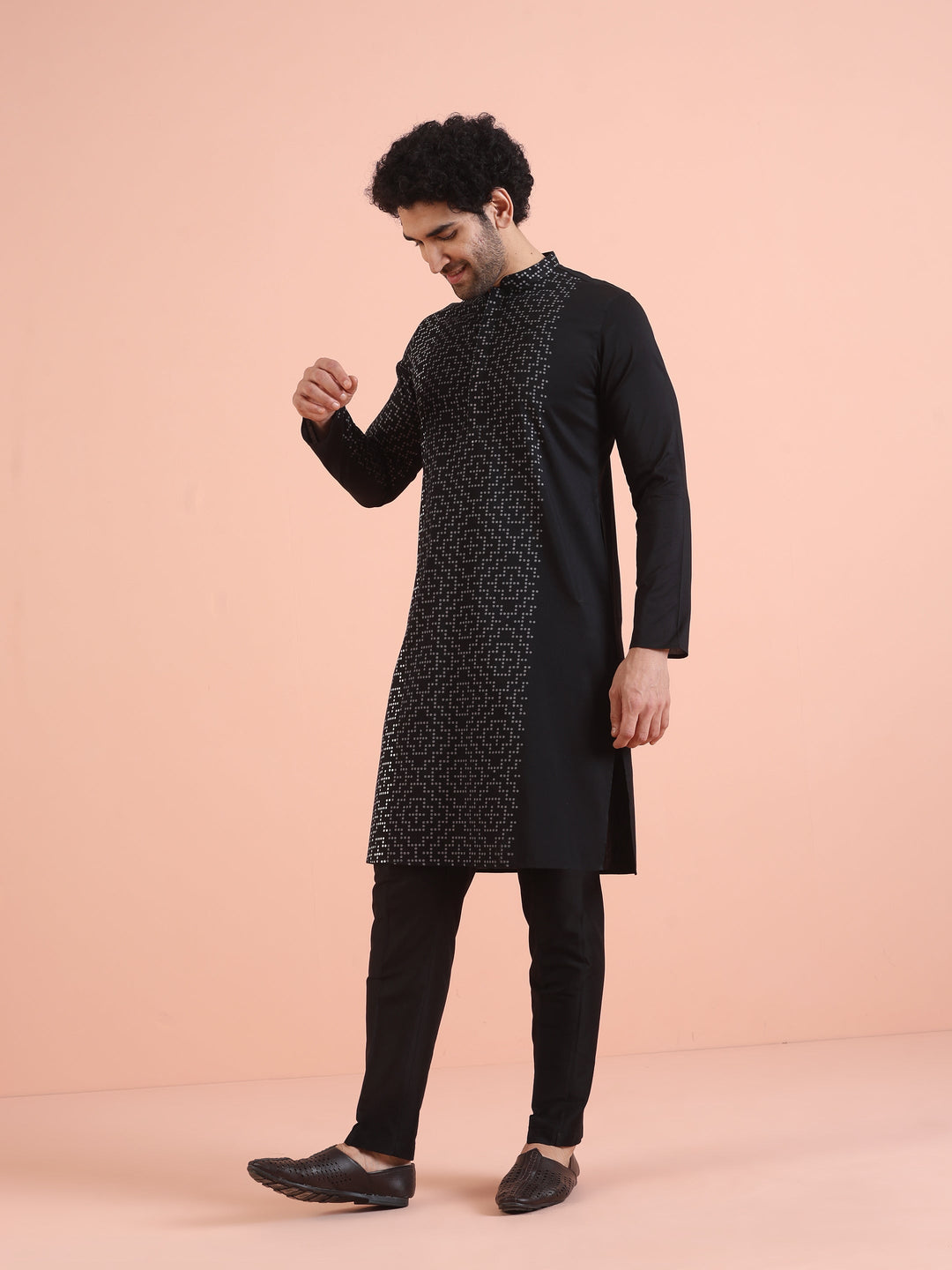 Men Black Printed Geometric Kurta  | SHOBITAM