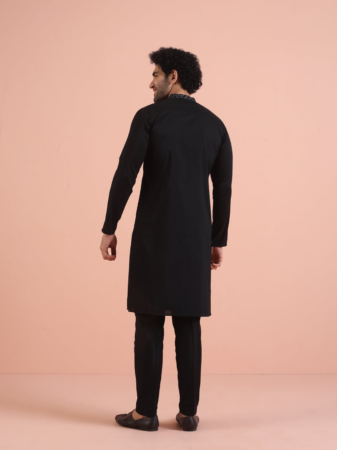 Men Black Printed Geometric Kurta  | SHOBITAM