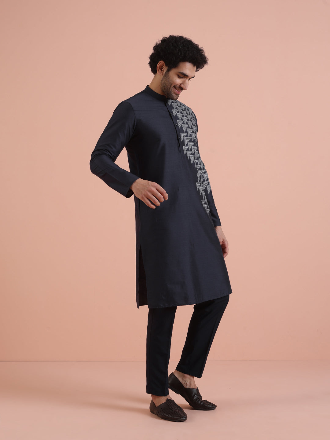 Men Navy Blue Printed Geometric Kurta  | SHOBITAM