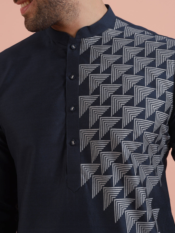 Men Navy Blue Printed Geometric Kurta  | SHOBITAM