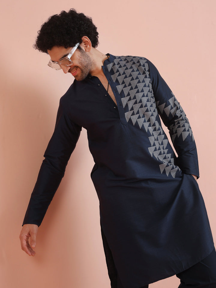 Men Navy Blue Printed Geometric Kurta  | SHOBITAM