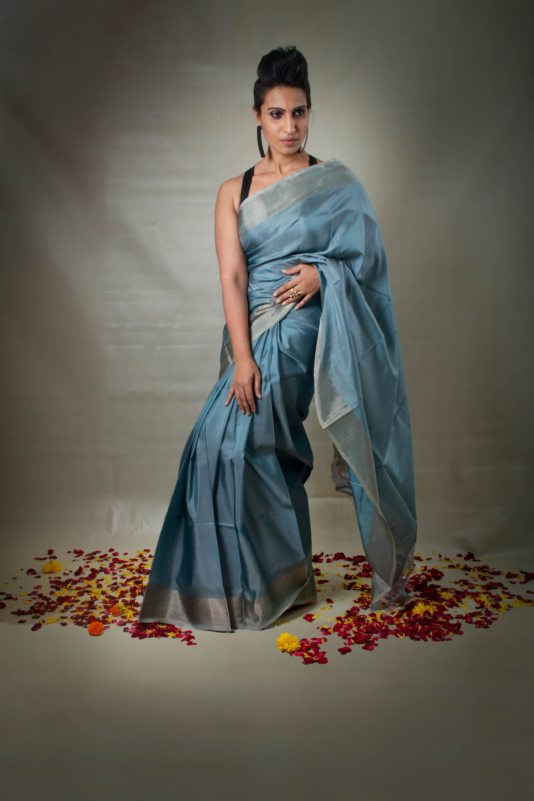 Ridhi - Handwoven Grey Silk Saree | SILK MARK CERTIFIED | SHOBITAM