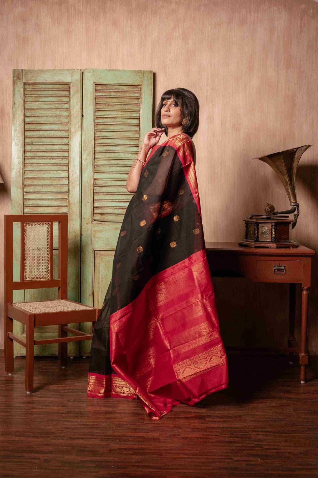 Krsna Kumkum - Handwoven Gadwal Cotton Saree | SHOBITAM