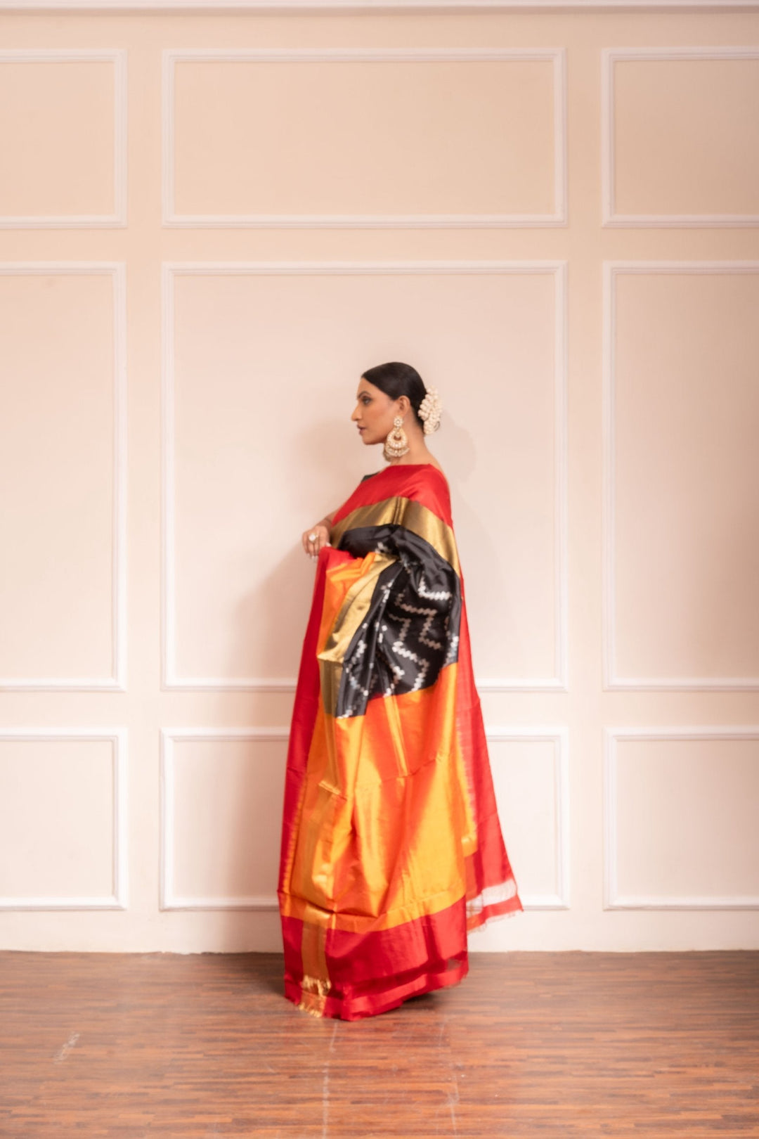 The Modern Era Queen - Handwoven Pochampally Silk Saree | SILK MARK CERTIFIED | SHOBITAM