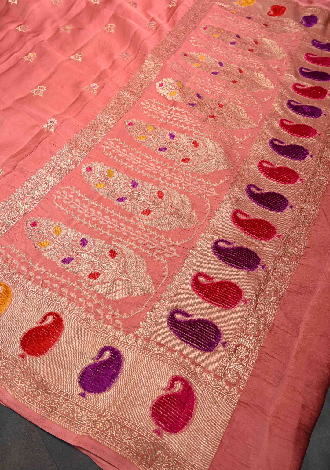 Salmon Pink Velvet Weaving Meenakari Pure Mashru Silk Saree With Floral Zari buttas And Paisley Border|  SILK MARK CERTIFIED