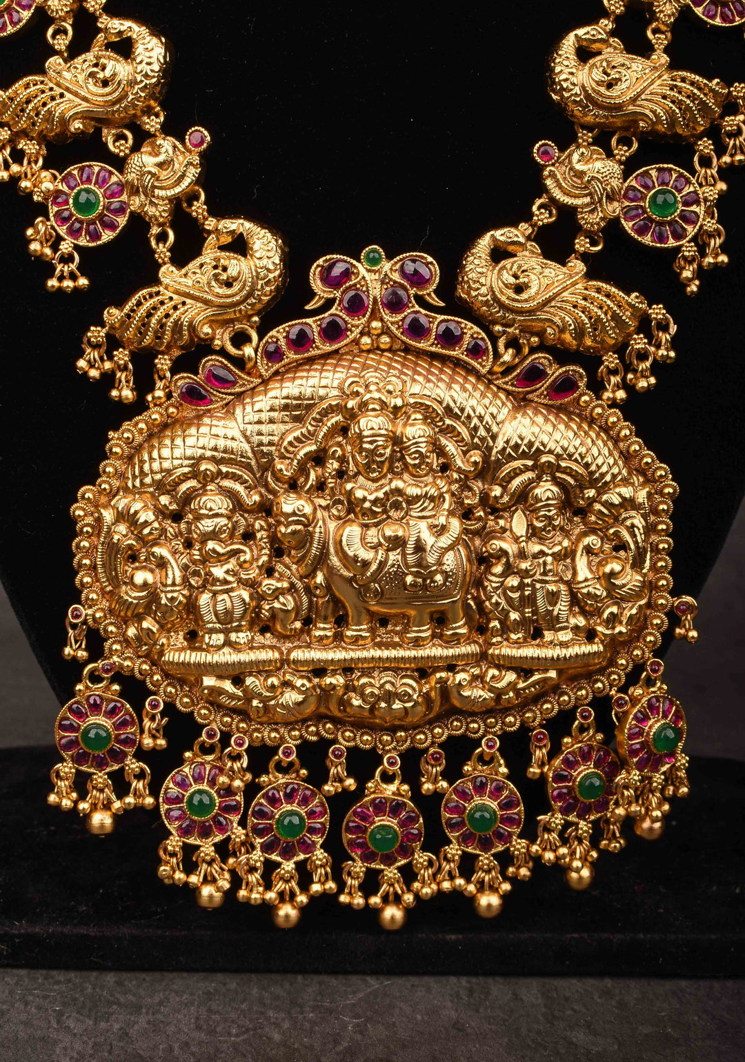 Shiva Parvati Family Pendant haar set with Peacock units and ganesha Earrings