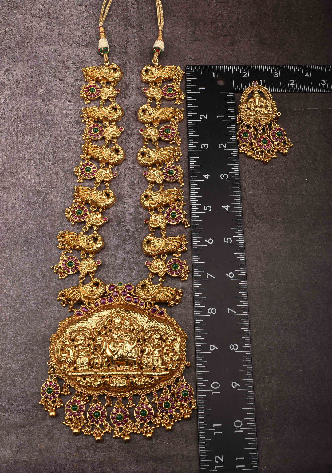 Shiva Parvati Family Pendant haar set with Peacock units and ganesha Earrings