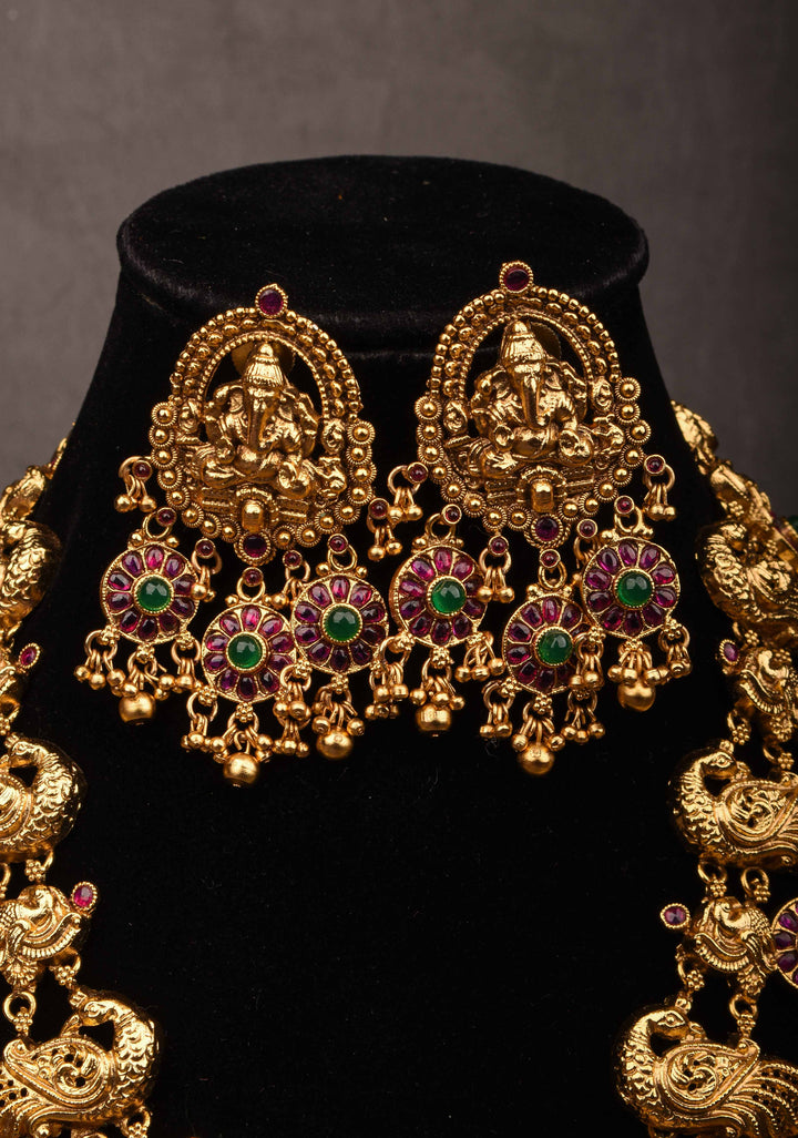 Shiva Parvati Family Pendant haar set with Peacock units and ganesha Earrings