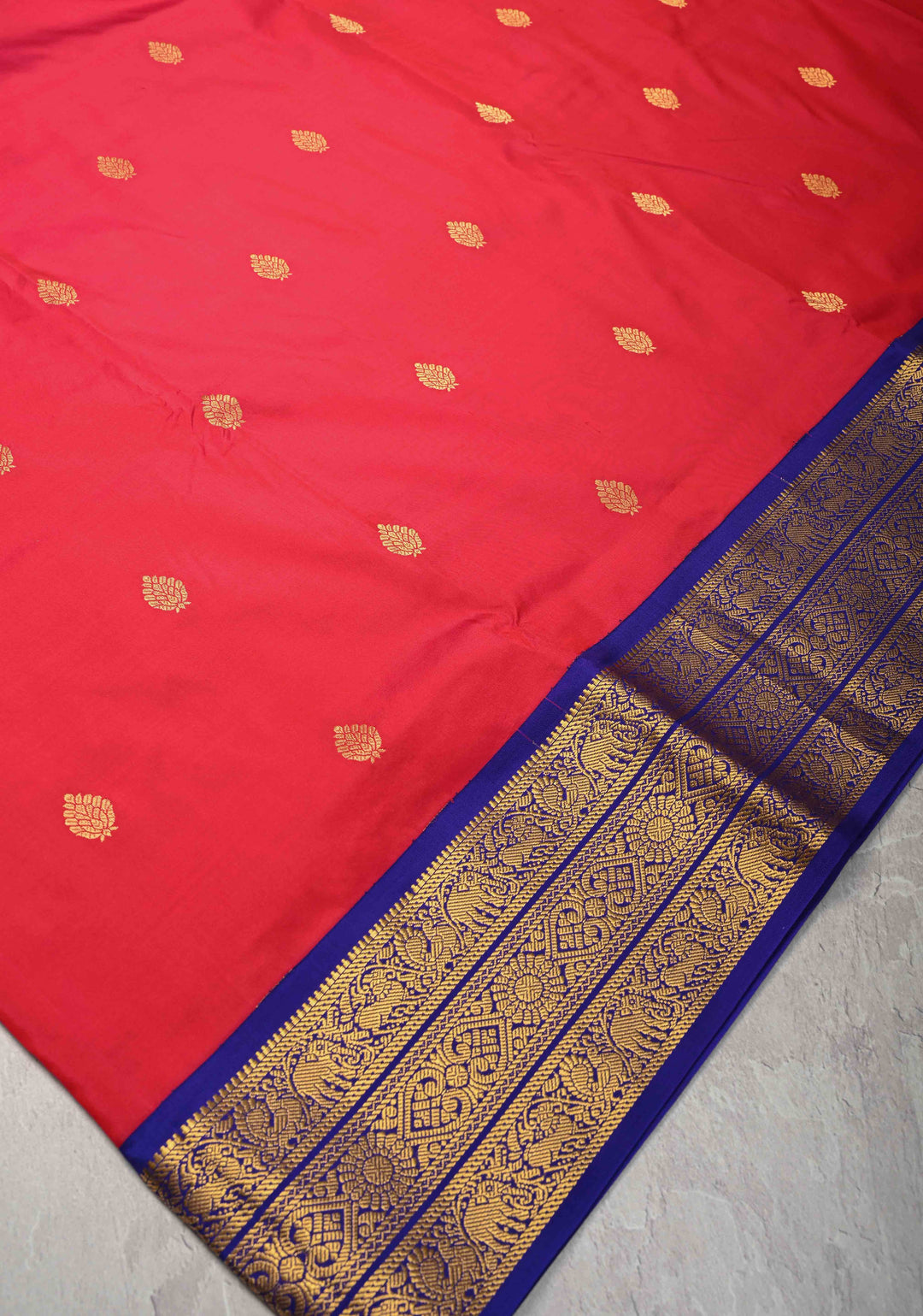 9 Yards Madisar saree in Rani Pink Dual tone with Zari Buttas and Zari Border, No Blouse Piece