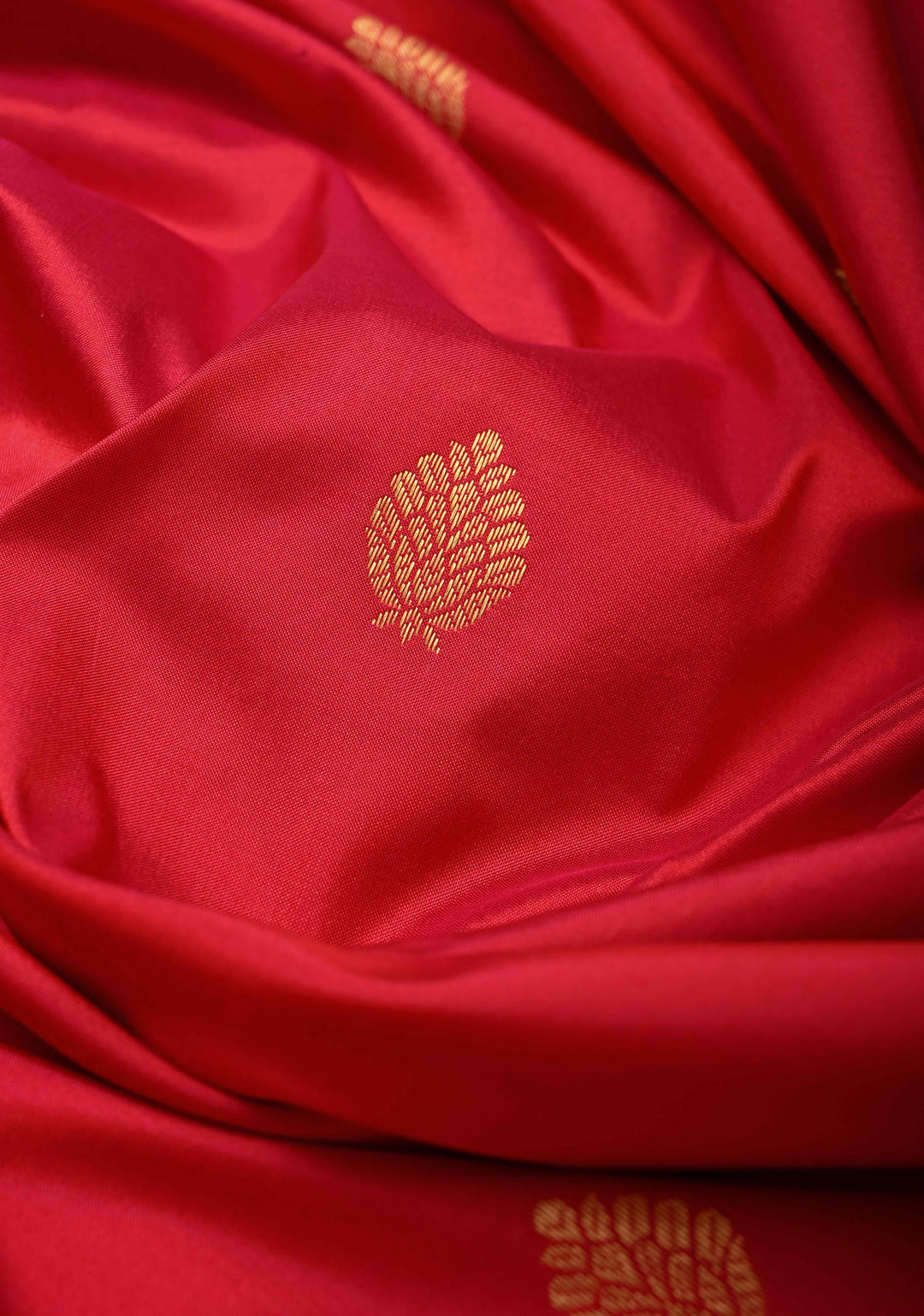 9 Yards Madisar saree in Rani Pink Dual tone with Zari Buttas and Zari Border, No Blouse Piece